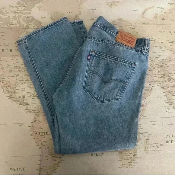Levi’s Classic Buttonfly 501 Light Wash 36 X 28 Shipped USPS Y2K Dad Jeans - Picture 1 of 16